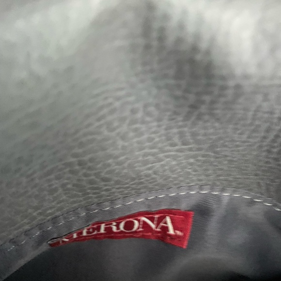 SUPER GREY FAUX LEATHER CROSSBODY WITH LOTS OF COMPARTMENTS. - Picture 10 of 11